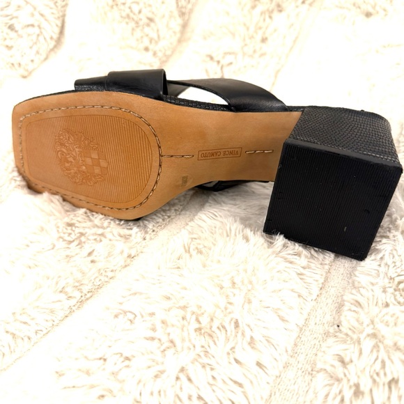 VINCE CAMUTO Black Sandals With Chunky Heel - Picture 14 of 16